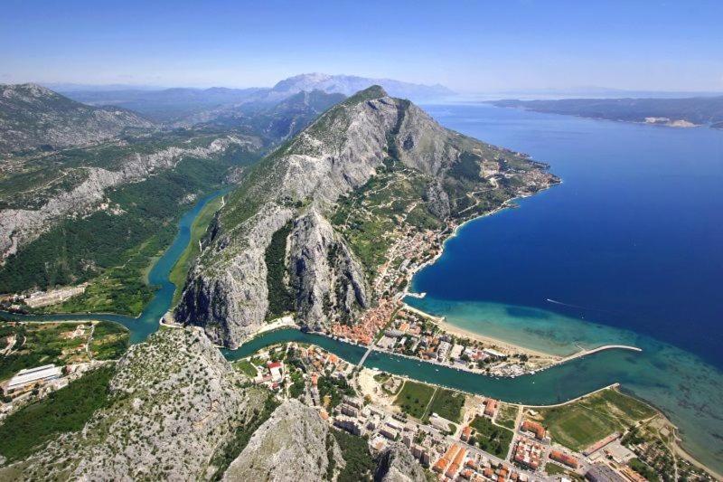 Penthouse Maremonte Apartment Omiš Екстериор снимка